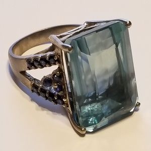 VINTAGE 18 carat Blue Topaz & Sapphire Ring